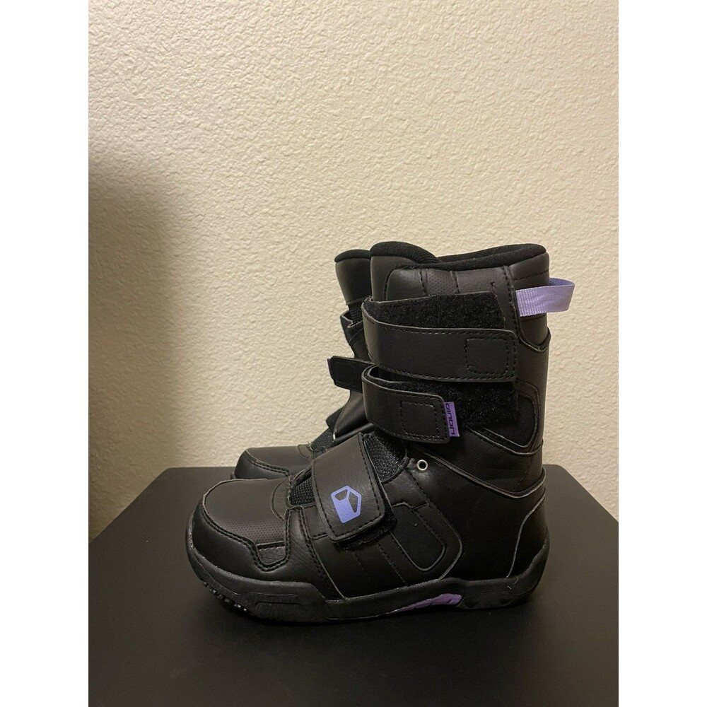 Liquid Snowboard Boots Youth Size 6